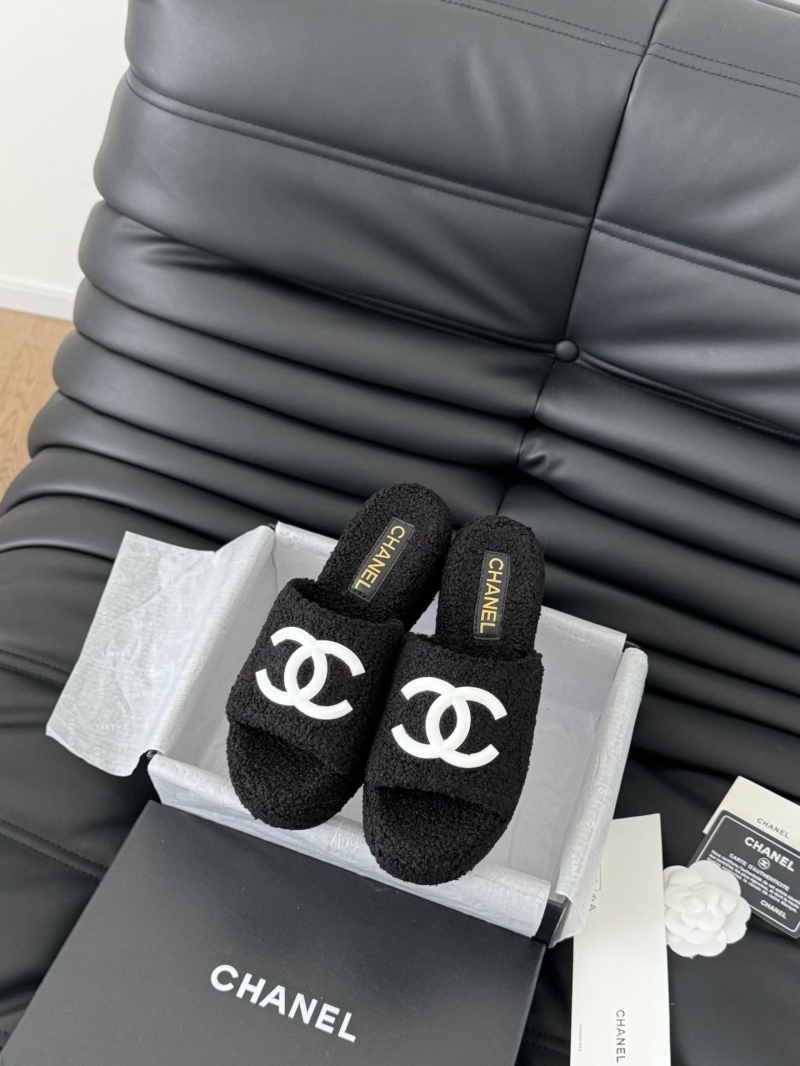 Ch**el slippers
